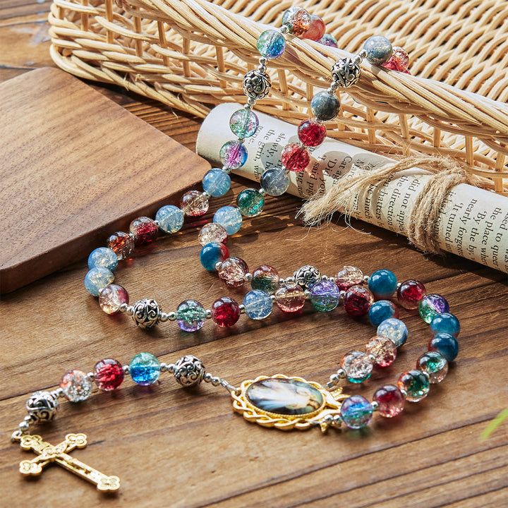 Christianartworkshop GEBETSVOLLER GLAUBE: Handgefertigter Rosenkranz mit mehrfarbigen Glasperlen und Messingkruzifix in Farbverlaufsform mit Geschenkkarte - image 5