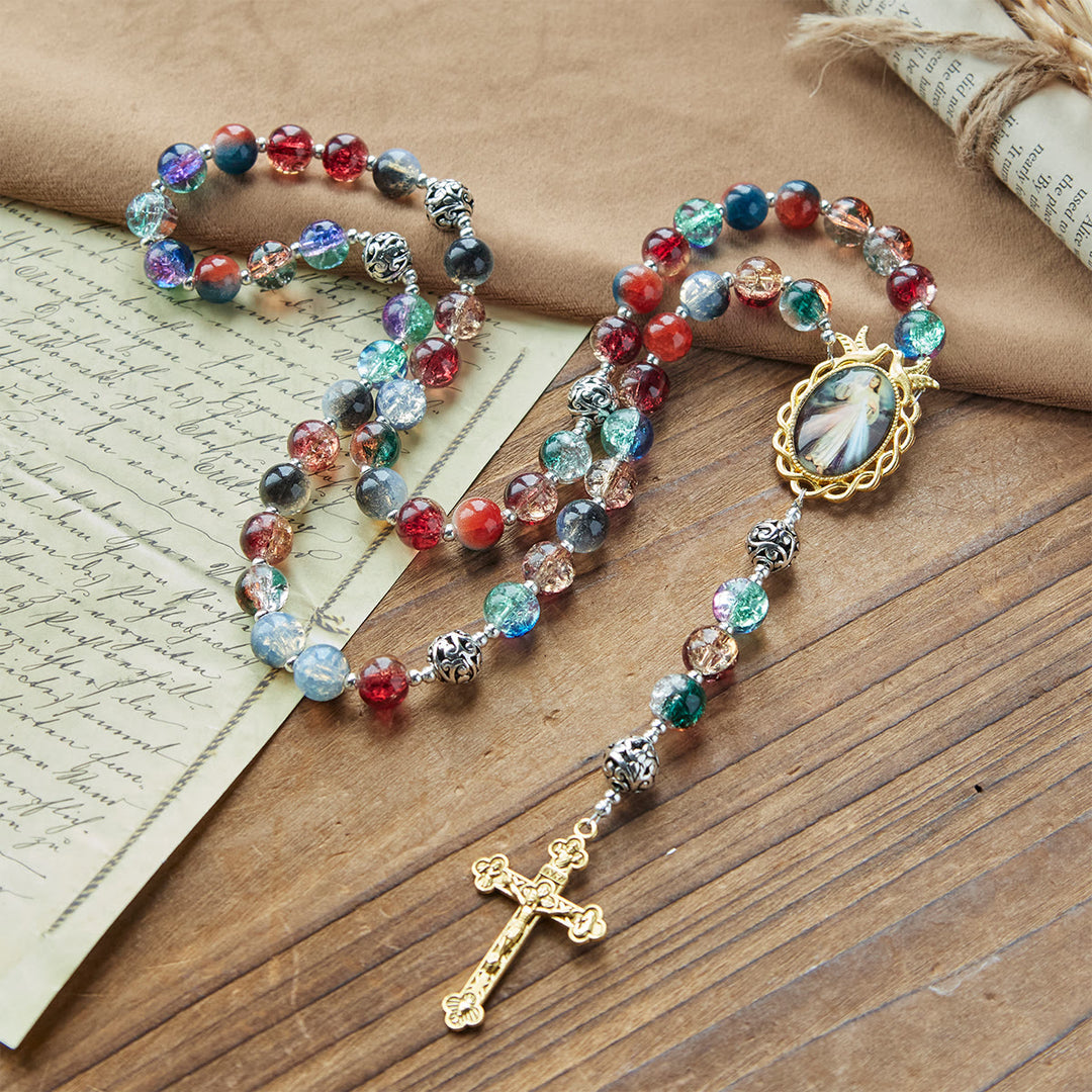Christianartworkshop GEBETSVOLLER GLAUBE: Handgefertigter Rosenkranz mit mehrfarbigen Glasperlen und Messingkruzifix in Farbverlaufsform mit Geschenkkarte - image 3
