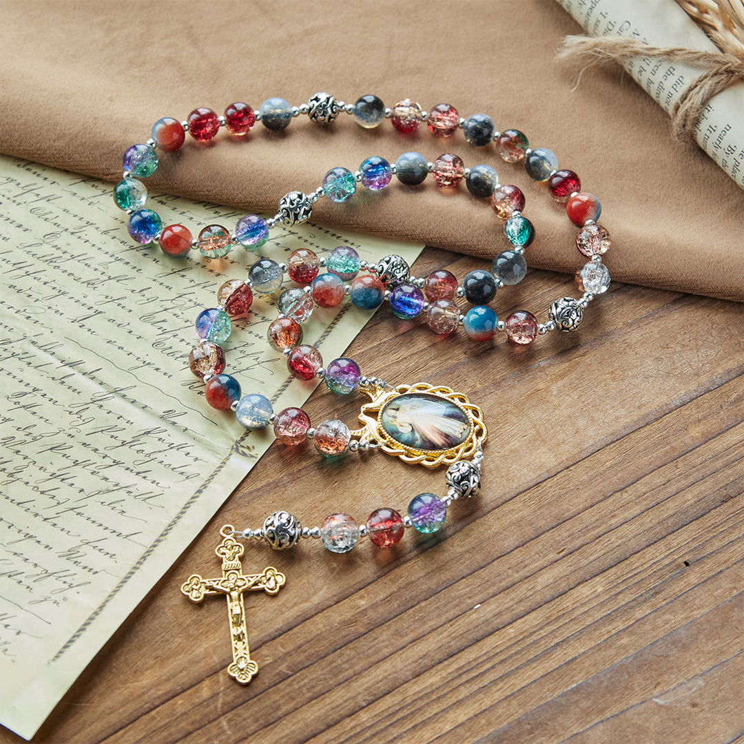 Christianartworkshop GEBETSVOLLER GLAUBE: Handgefertigter Rosenkranz mit mehrfarbigen Glasperlen und Messingkruzifix in Farbverlaufsform mit Geschenkkarte - image 4
