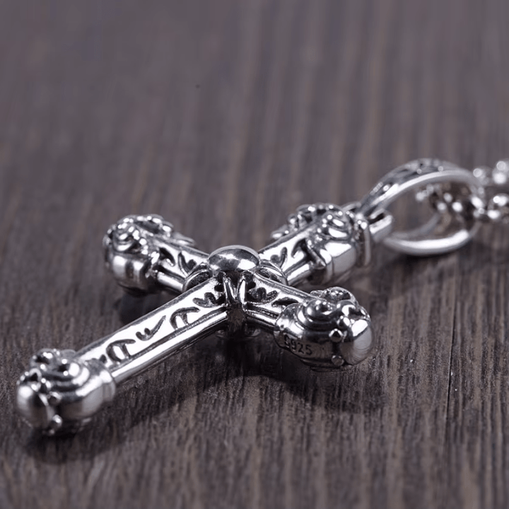 Christianartworkshop Dicke, massive Halskette aus Sterlingsilber mit verziertem Schwertkreuz und gotischen Schnörkeln - image 6
