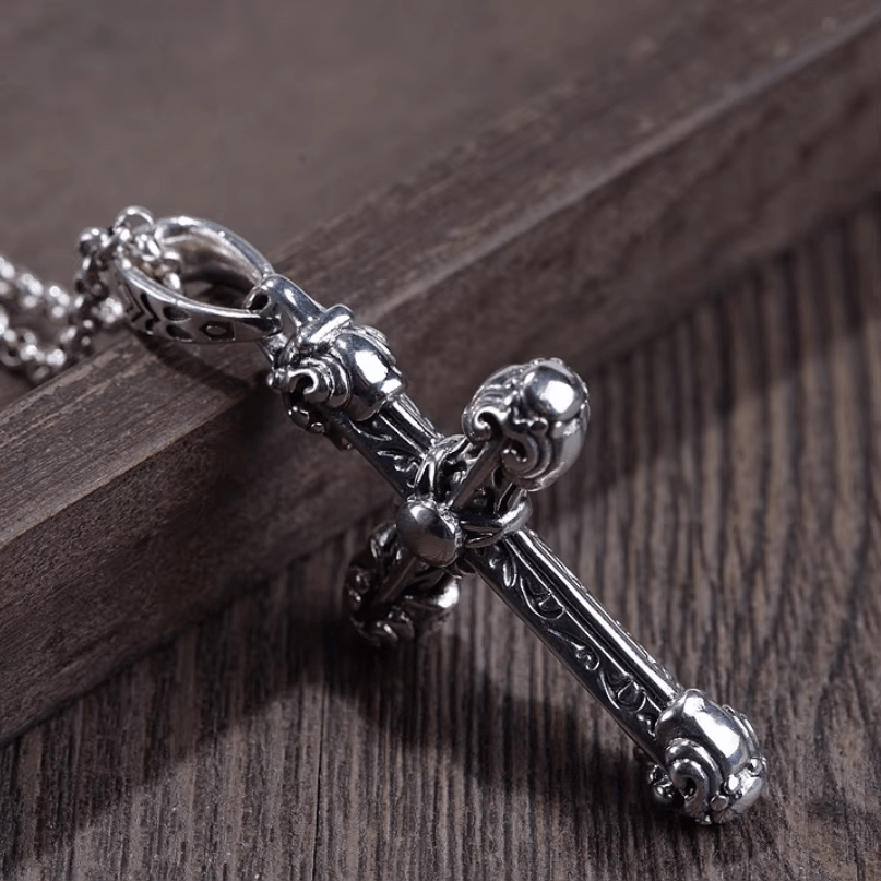 Christianartworkshop Dicke, massive Halskette aus Sterlingsilber mit verziertem Schwertkreuz und gotischen Schnörkeln - image 4