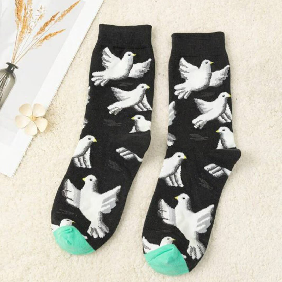 Christianartworkshop Schwarze Crew-Unisex-Socken mit weißen Tauben des Heiligen Geistes: Lass den Frieden mit jedem Schritt aufsteigen - image 3