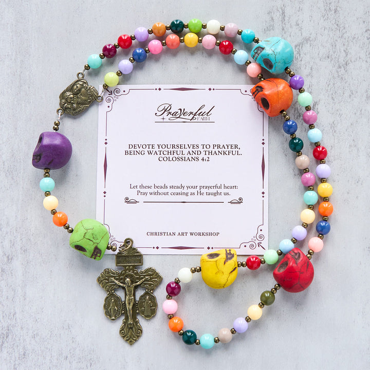 Christianartworkshop GEBETSVOLLER GLAUBE: Rosenkranz mit Totenkopfperlen im böhmischen Stil, mehrfarbig, mit Geschenkkarte - GEBETSVOLLER GLAUBE - image 3