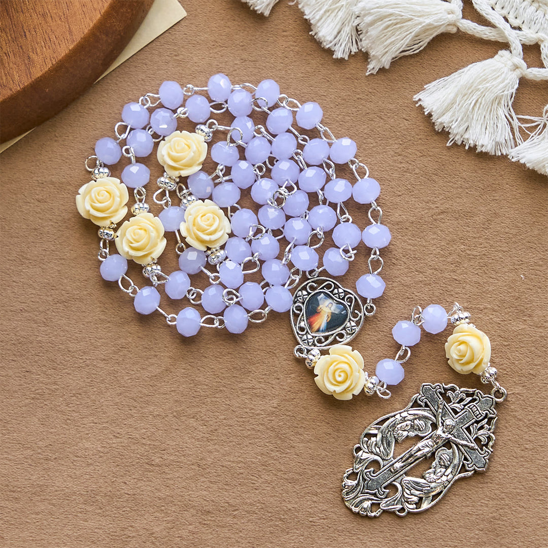 Christianartworkshop Eleganter Rosenkranz mit Rosenperlen in Herzform, Barmherzigkeit Gottes und Kruzifix mit anbetenden Engeln - image 5