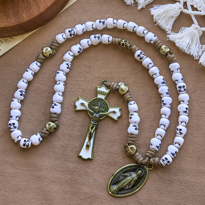 Christianartworkshop Rebel Style Weiße Totenkopfperlen mit Wundertätiger Medaille und INRI-Kruzifix-Rosenkranz