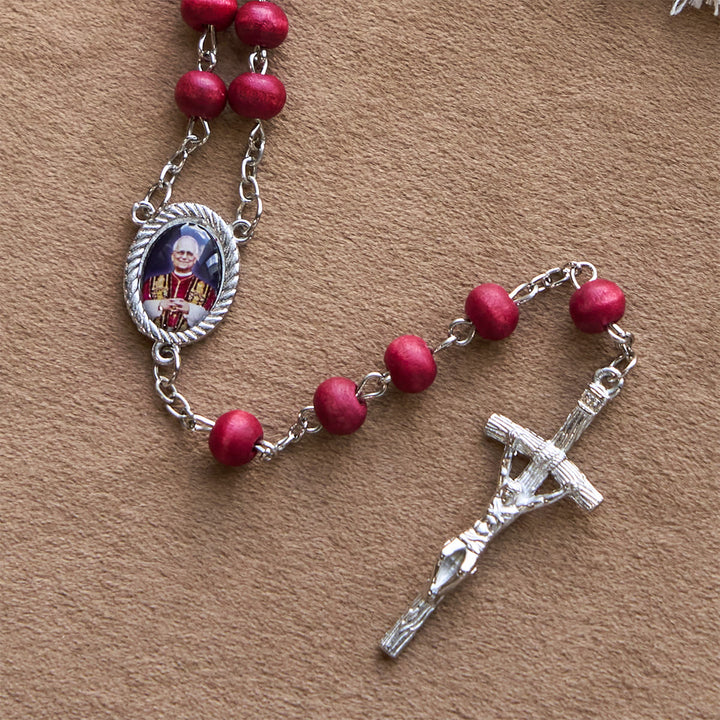 Christianartworkshop Rosenkranz aus roten Holzperlen zum Gedenken an Papst Leo XIV.: Ein spiritueller Schatz - image 7