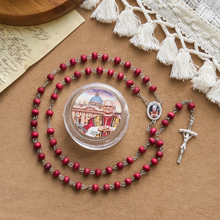 Christianartworkshop Rosenkranz aus roten Holzperlen zum Gedenken an Papst Leo XIV.: Ein spiritueller Schatz - image 18