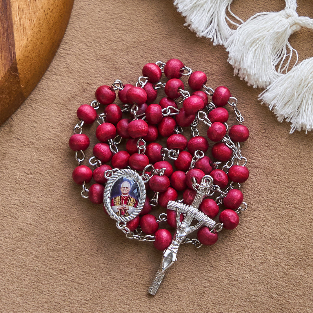 Christianartworkshop Rosenkranz aus roten Holzperlen zum Gedenken an Papst Leo XIV.: Ein spiritueller Schatz - image 4