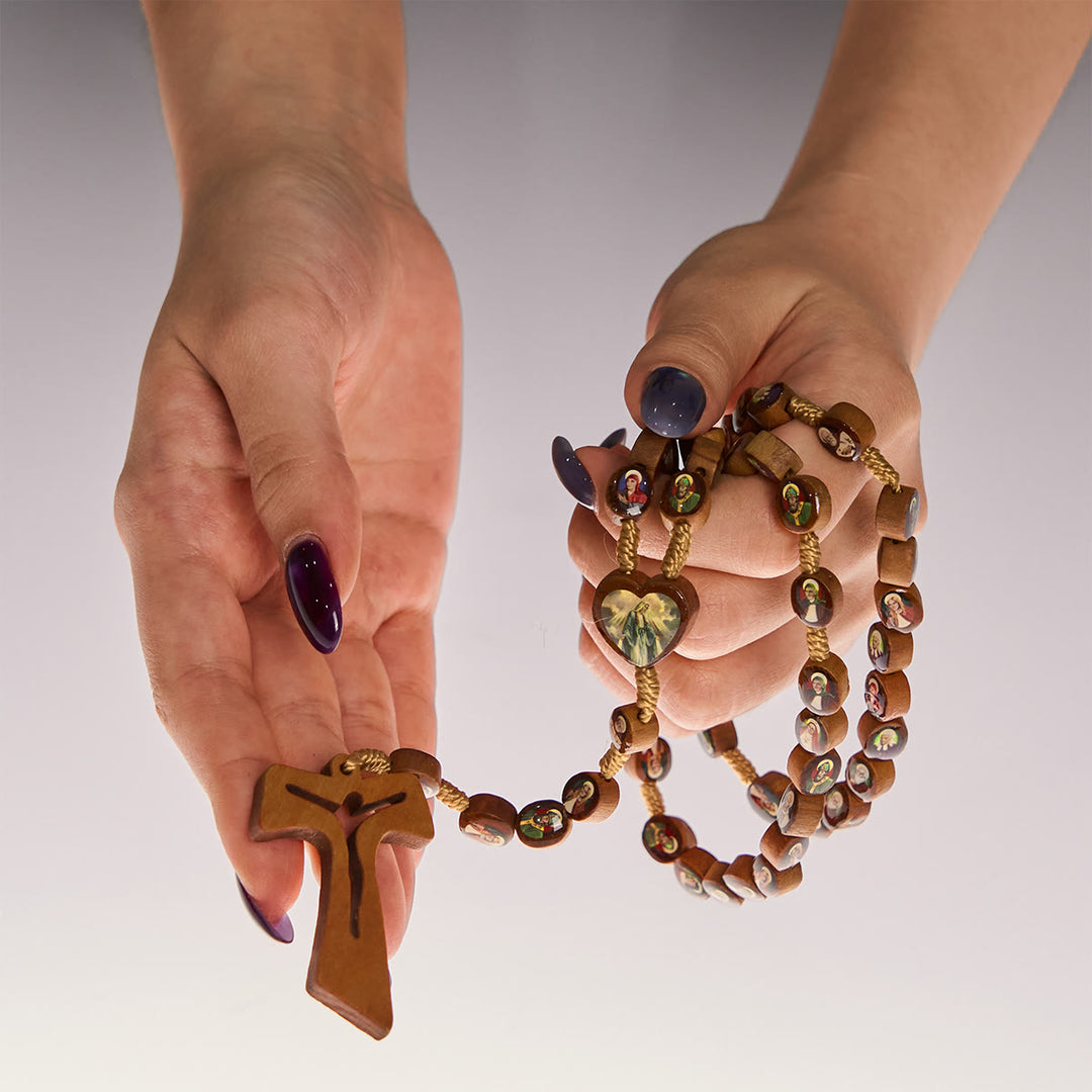 Christianartworkshop Hölzerne Heiligenmedaillenperlen mit Franziskaner-Tau-Kreuz-Rosenkranz: Ein zeitloses Erbstück