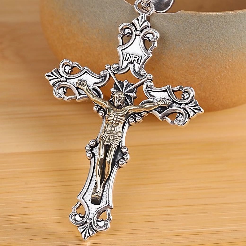 Rustikale Kruzifix-Halskette aus Bronze und Silber von Christianartworkshop (S925): Ein Zeugnis des Glaubens - image 3