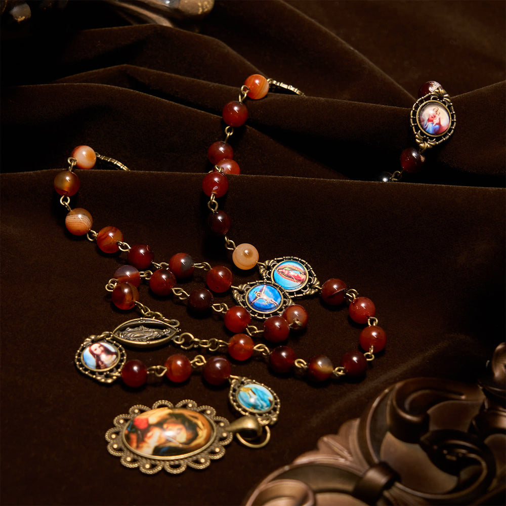 Rosenkranz aus Madonna-Medaille und Heiligensymbolen aus traumhaft braunen Achatperlen von Christianartworkshop - image 1