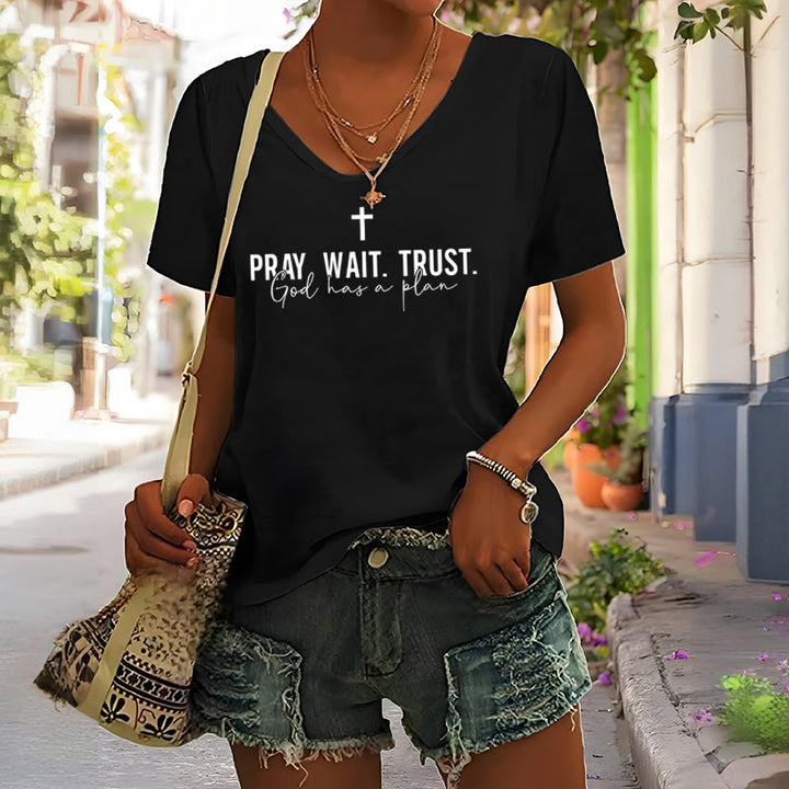 Christianartworkshop Damen T-Shirt mit V-Ausschnitt - image 5