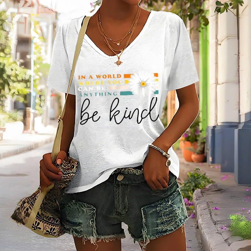 Christianartworkshop Damen T-Shirt mit V-Ausschnitt - image 5