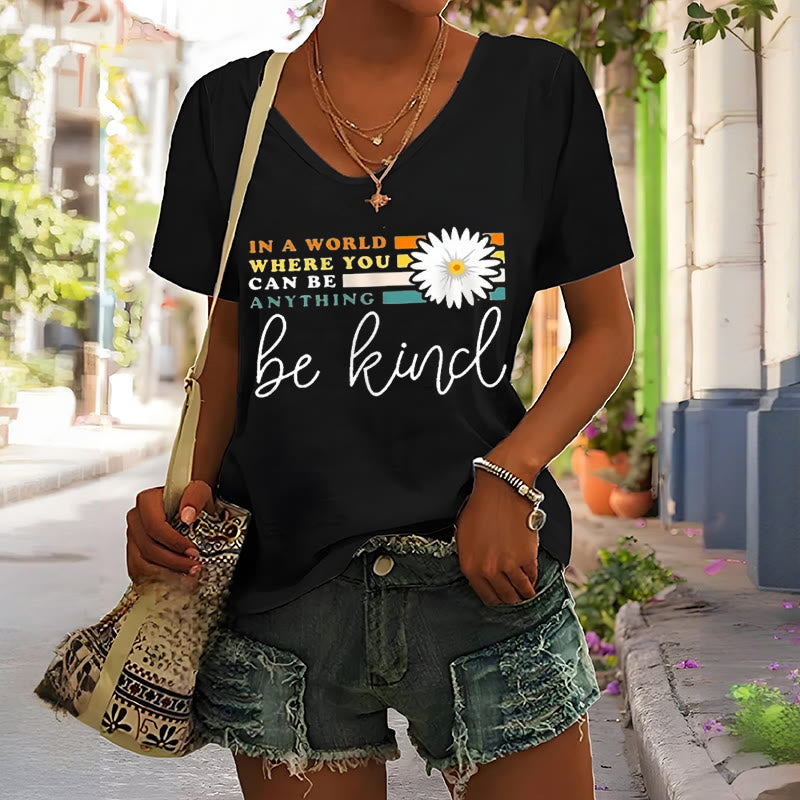 Christianartworkshop Damen T-Shirt mit V-Ausschnitt - image 7