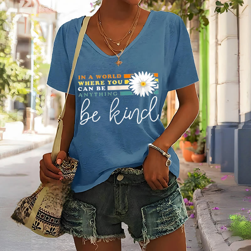 Christianartworkshop Damen T-Shirt mit V-Ausschnitt - image 2