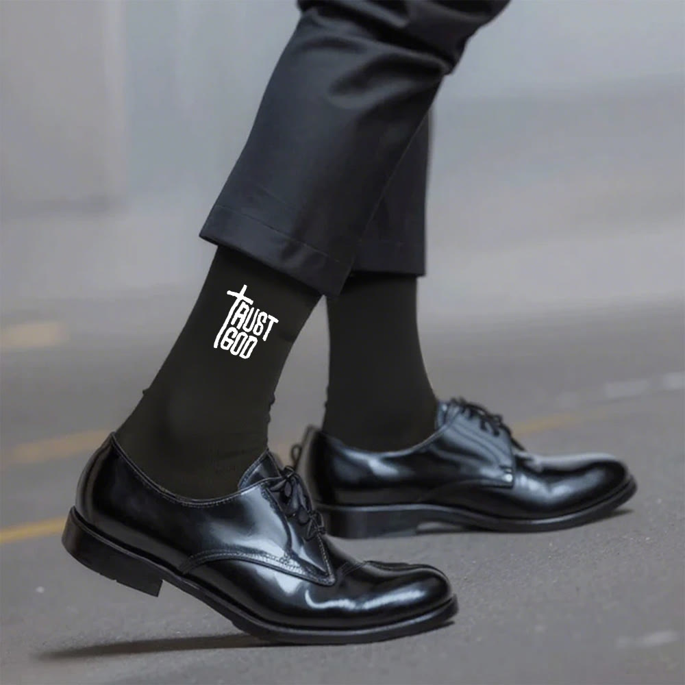 Christianartworkshop Trust God Cross-Design Faith Crew Socken: Gehen Sie mutig mit Christus - Schwarz - Herren (EU 40–44/US 7,5–11) - image 1