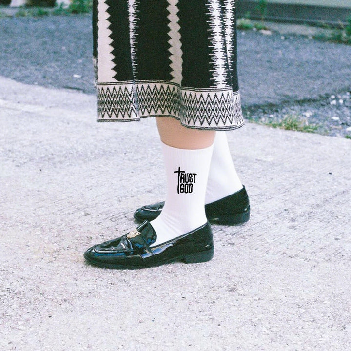 Christianartworkshop Trust God Cross-Design Faith Crew Socken: Gehen Sie mutig mit Christus - Weiß - Damen (EU 36–39/US 8,5–9) - image 9