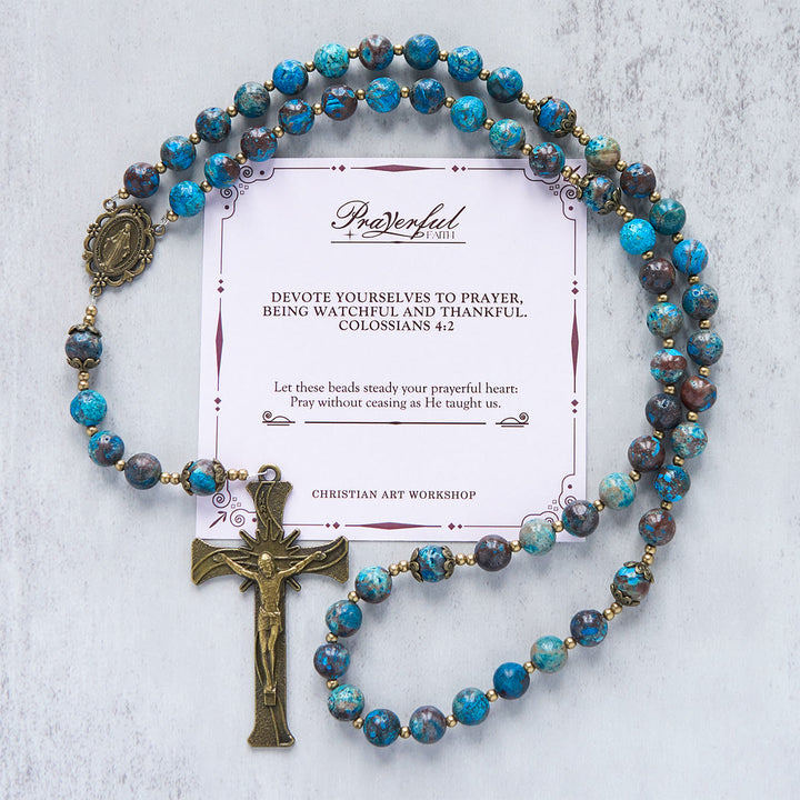 Christianartworkshop „Jesus ist das Geschenk“: Blaue Perlen mit Muster, handgefertigter Rosenkranz aus echtem Larimar-Stein - GEBETSVOLLER GLAUBE - image 3