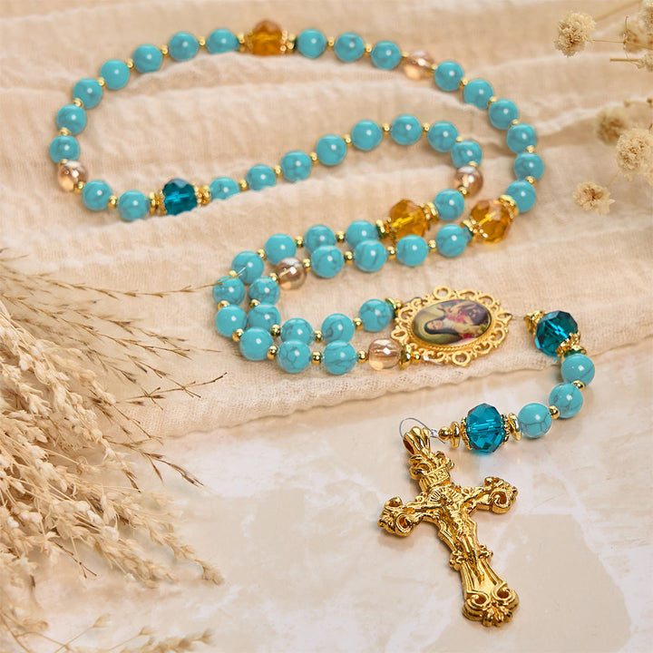 Handgefertigter Rosenkranz aus Türkis und Goldlegierung mit Kruzifix und St.-Therese-Medaille von Christianartworkshop : Anmutige spirituelle Verbindung - image 3
