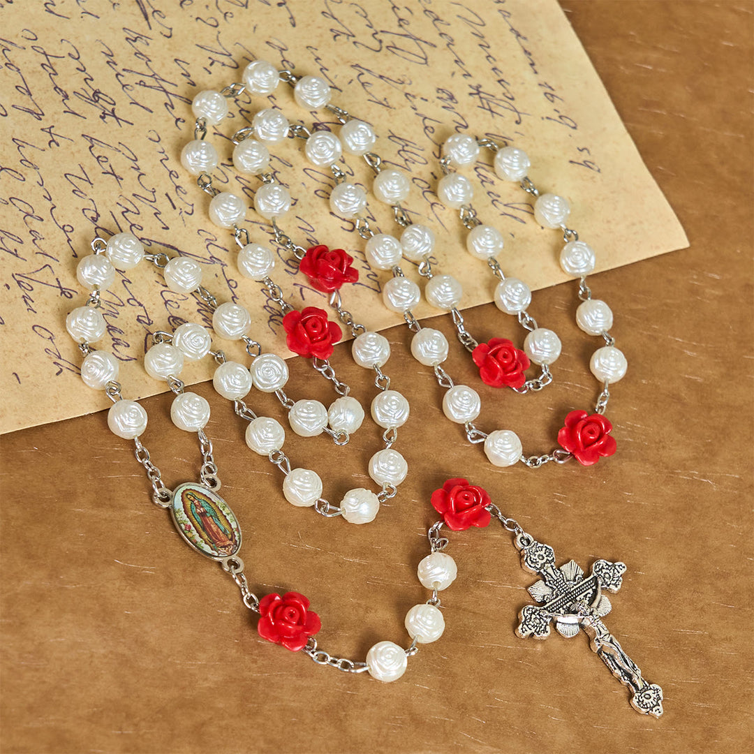 Christianartworkshop Anmutiger Rosenkranz aus weißen und roten Rosenperlen mit Segenskruzifix und Unserer Lieben Frau - image 1