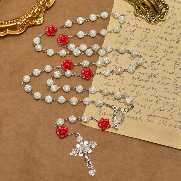 Christianartworkshop Anmutiger Rosenkranz aus weißen und roten Rosenperlen mit Segenskruzifix und Unserer Lieben Frau - Rose - image 0