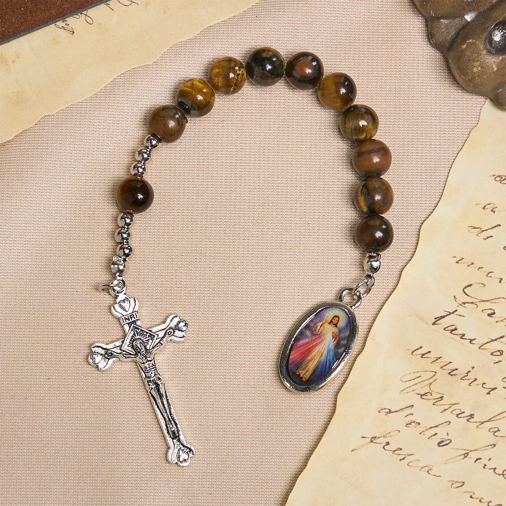 Christianartworkshop Kompakter Taschenrosenkranz aus Tigerauge mit Kruzifix und Göttlicher Barmherzigkeit für tägliche Gebete - image 2