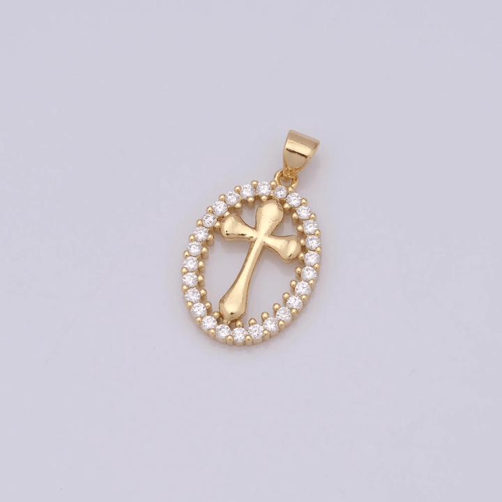 Christianartworkshop Elegante ovale Kreuz-Halskette mit Kristall-Halo: Ein wertvolles Geschenk des Glaubens - image 3