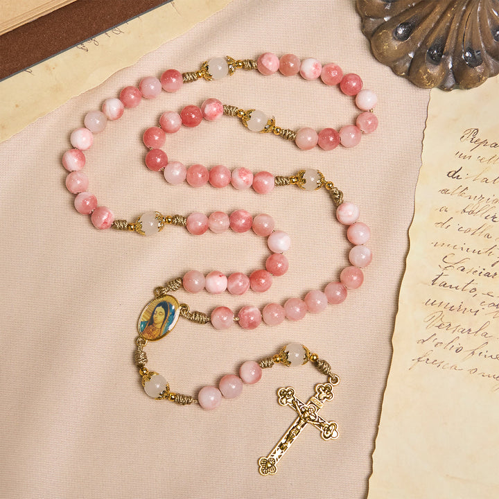Christianartworkshop Handgefertigter Rosenkranz aus rosa glänzenden Perlen mit Messingkruzifix und Anhänger „Unsere Liebe Frau“ - image 7