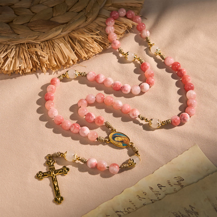 Christianartworkshop GEBETSVOLLER GLAUBE: Handgefertigter Rosenkranz aus rosa glänzenden Perlen mit Geschenkkarte - image 3