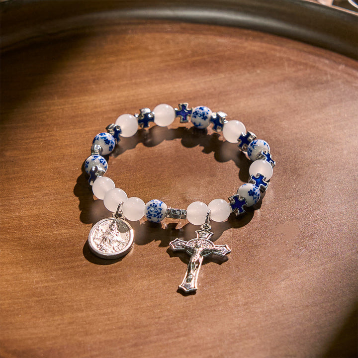 Christianartworkshop Elegante weiße und blaue Blumenarmbänder, geschmückt mit der Wundertätigen Medaille und dem blauen Kreuz - image 3