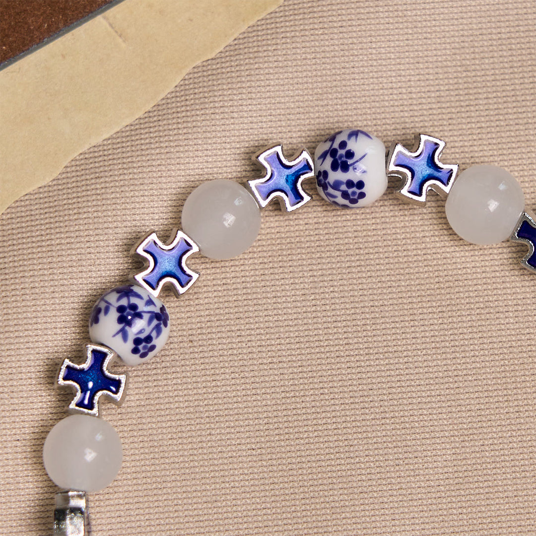 Christianartworkshop Elegante weiße und blaue Blumenarmbänder, geschmückt mit der Wundertätigen Medaille und dem blauen Kreuz - image 6