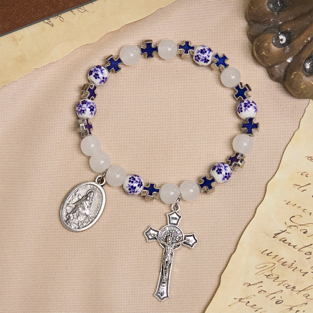 Christianartworkshop Elegante weiße und blaue Blumenarmbänder, geschmückt mit der Wundertätigen Medaille und dem blauen Kreuz - image 4