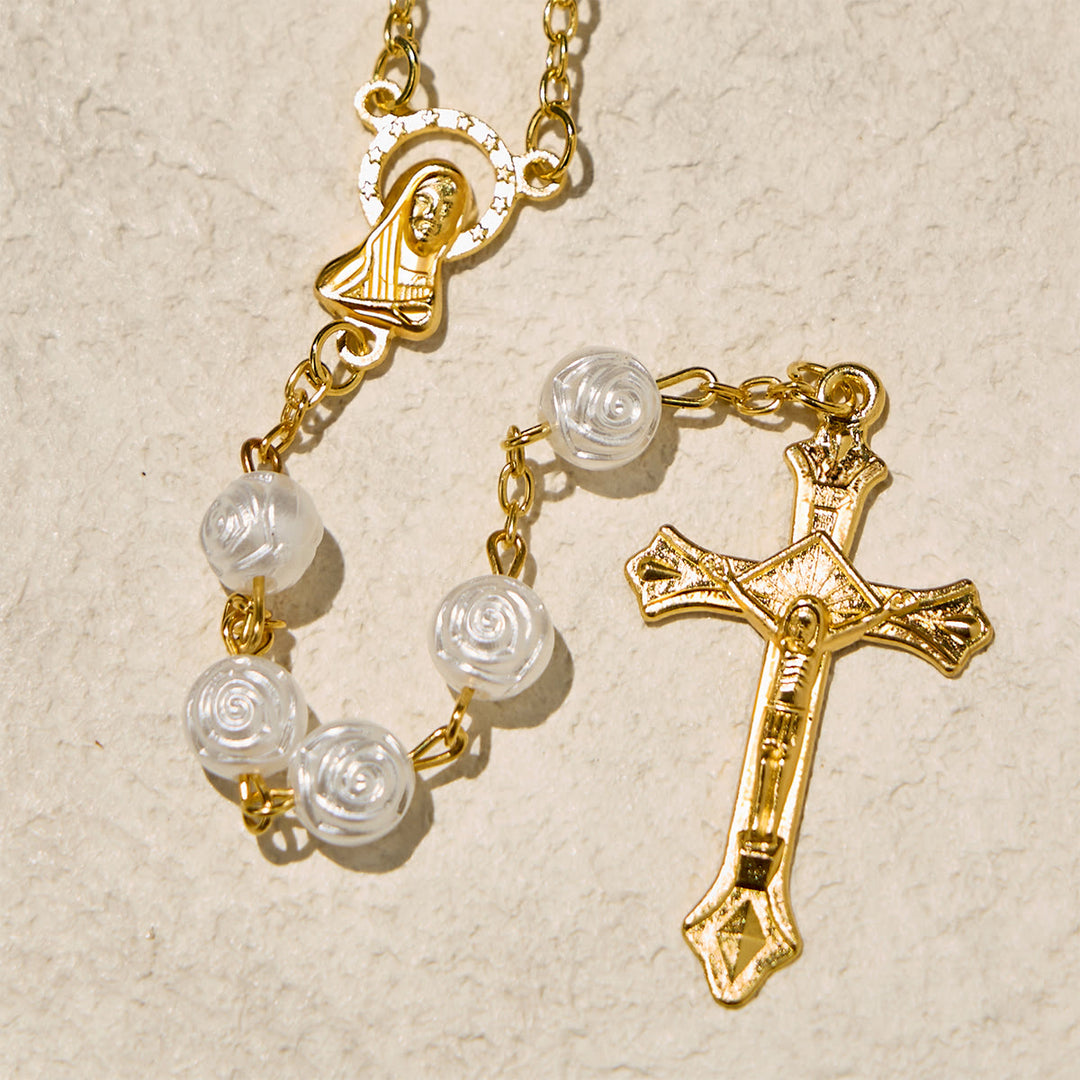 Christianartworkshop Eleganter Andachtskranz mit weißen Rosen und Marienkästchen für Segen - image 6