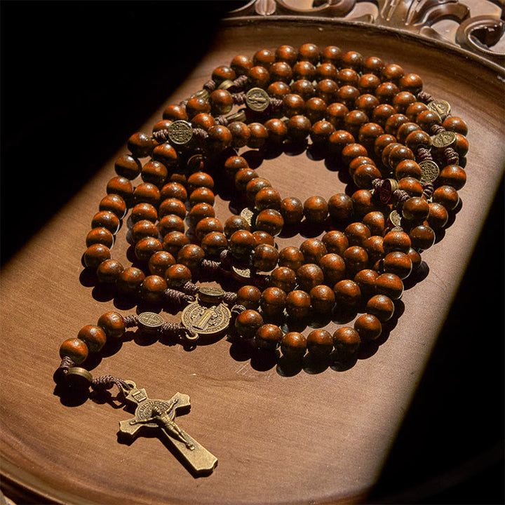 Christianartworkshop 15/20 Dekaden-Rosenkranz aus Olivenholz mit dem Design des Heiligen Benedikt, Kruzifix und Hüftkette – Göttliche Hingabe im doppelten Nutzen - 20 Jahrzehnte - Braun - image 16