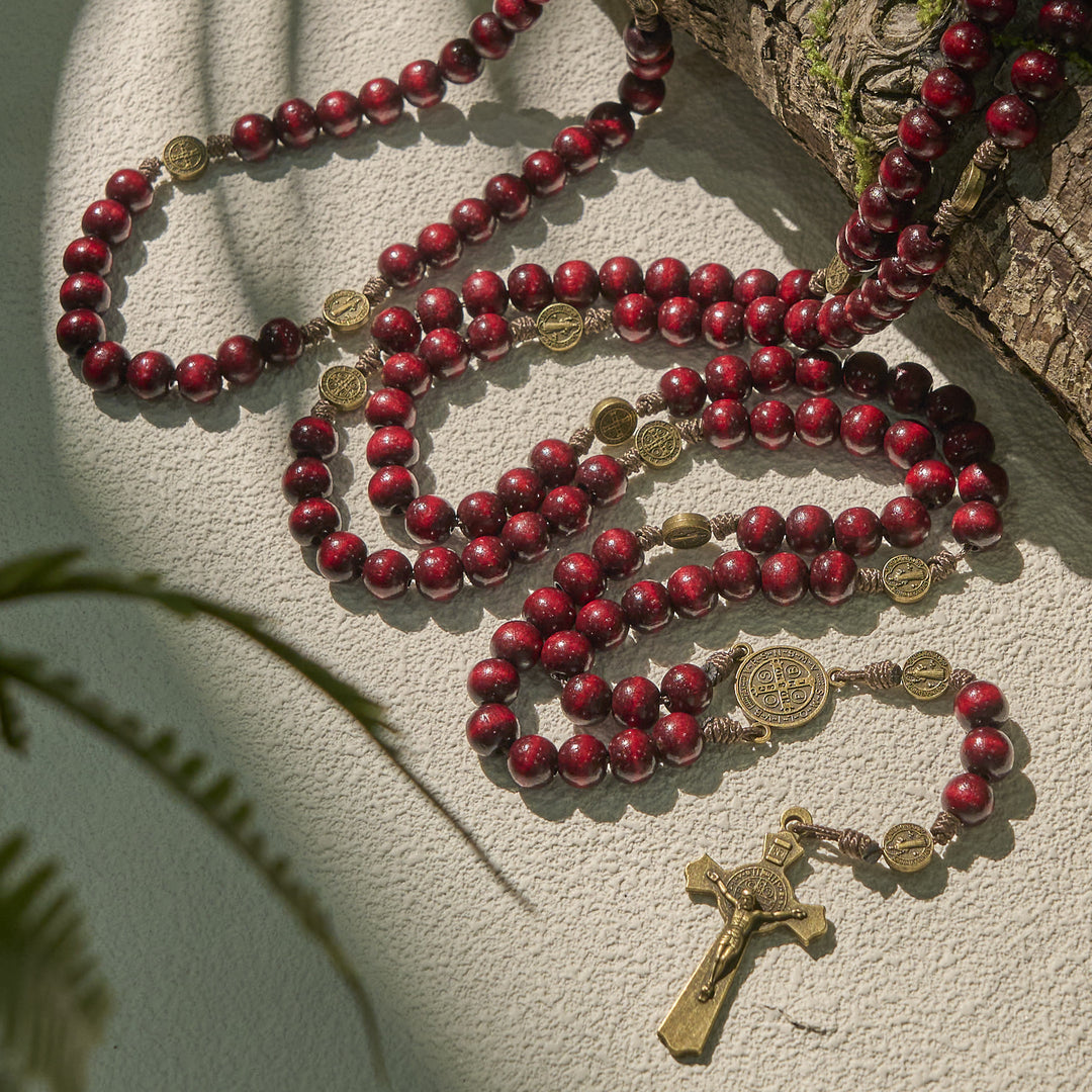 Christianartworkshop 15/20 Dekaden-Rosenkranz aus Olivenholz mit dem Design des Heiligen Benedikt, Kruzifix und Hüftkette – Göttliche Hingabe im doppelten Nutzen - 20 Jahrzehnte - Wein - image 9