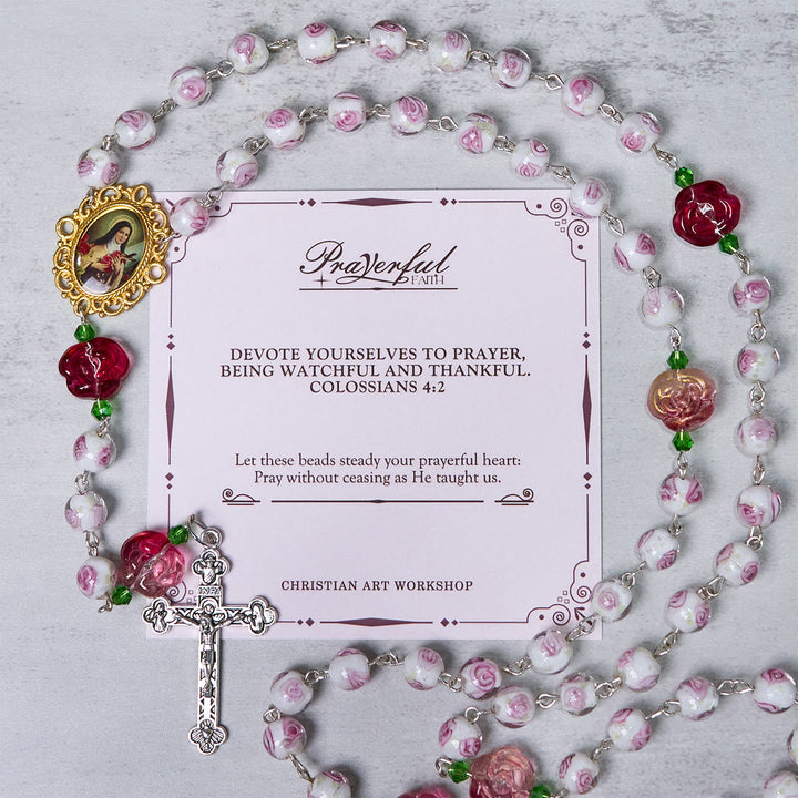 Christianartworkshop GEBETSVOLLER GLAUBE: Handgefertigter Rosenkranz mit floraler Eleganz aus Rosen und Elfenbein mit Geschenkkarte - GEBETSVOLLER GLAUBE - image 2