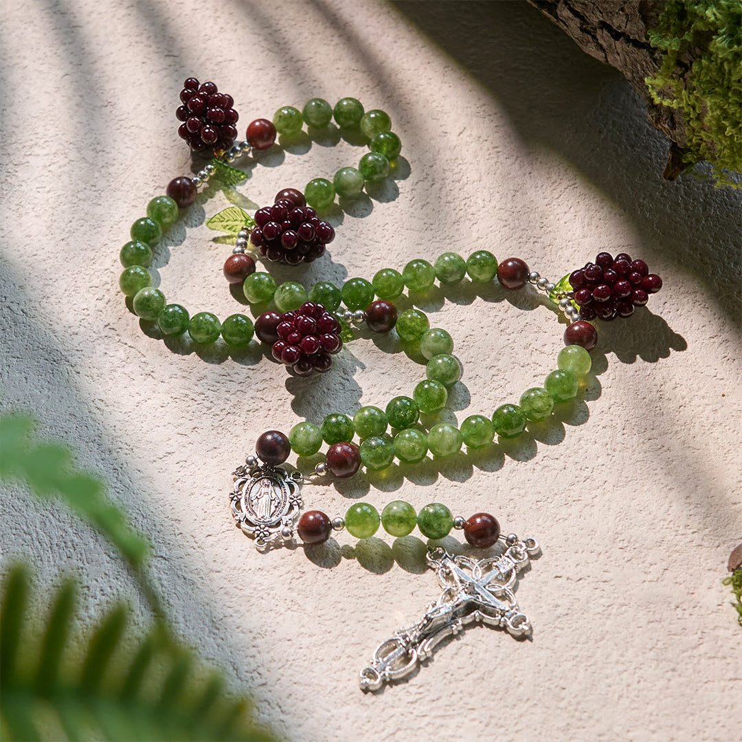 Christianartworkshop Rosenkranz aus grünen und violetten Traubenperlen, inspiriert von Christus, dem wahren Weinstock - image 3
