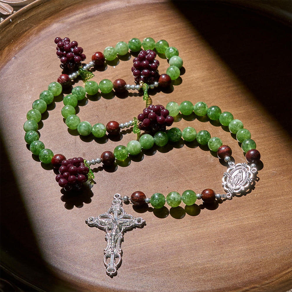 Christianartworkshop Rosenkranz aus grünen und violetten Traubenperlen, inspiriert von Christus, dem wahren Weinstock - image 2