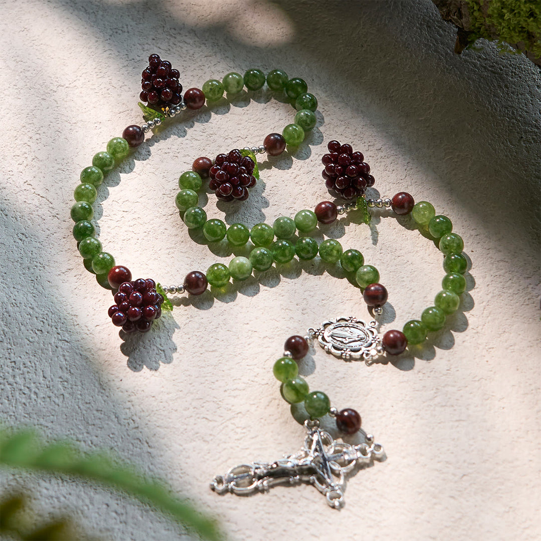 Christianartworkshop Rosenkranz aus grünen und violetten Traubenperlen, inspiriert von Christus, dem wahren Weinstock - Wundertätige Medaille & Kruzifix - image 1