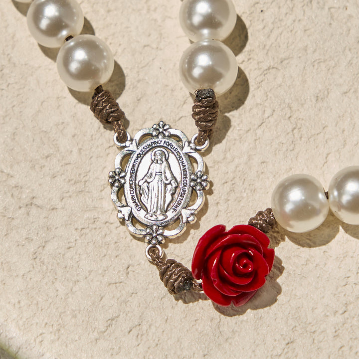 Christianartworkshop Eleganter Perlenrosenkranz mit mehrfarbigen Rosenakzenten, die Hingabe und Glauben widerspiegeln - image 8