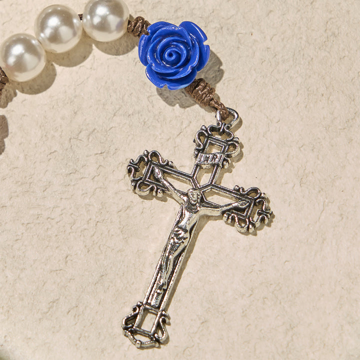 Christianartworkshop Eleganter Perlenrosenkranz mit mehrfarbigen Rosenakzenten, die Hingabe und Glauben widerspiegeln - image 9