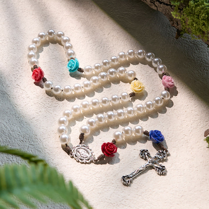 Christianartworkshop Eleganter Perlenrosenkranz mit mehrfarbigen Rosenakzenten, die Hingabe und Glauben widerspiegeln - image 5