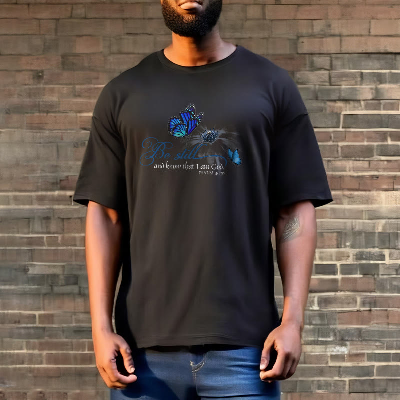 Christianartworkshop Unisex-T-Shirt mit Bibelvers „Be Still and Know God“ und Schmetterling - image 3
