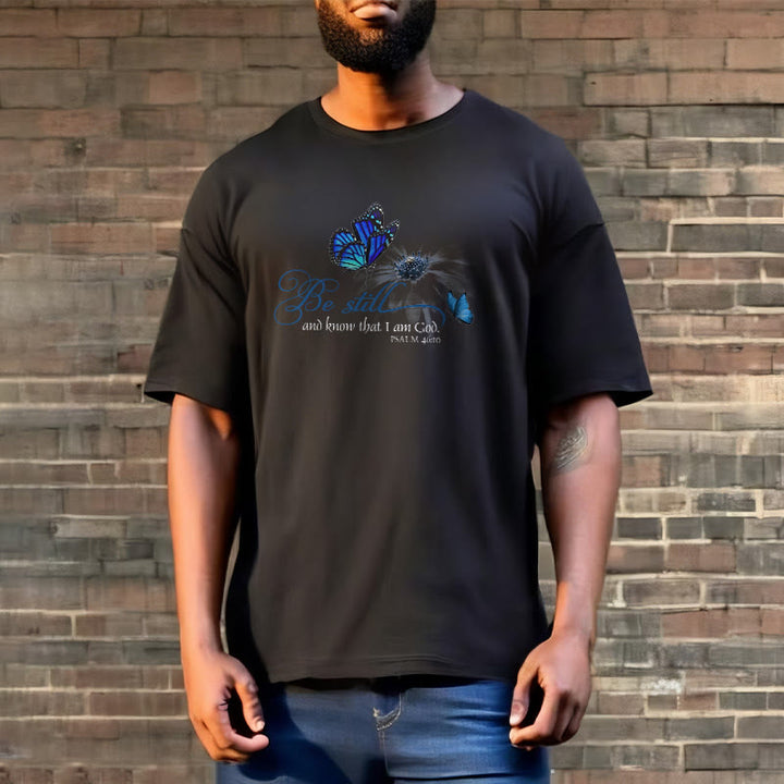 Christianartworkshop Unisex-T-Shirt mit Bibelvers „Be Still and Know God“ und Schmetterling - image 3