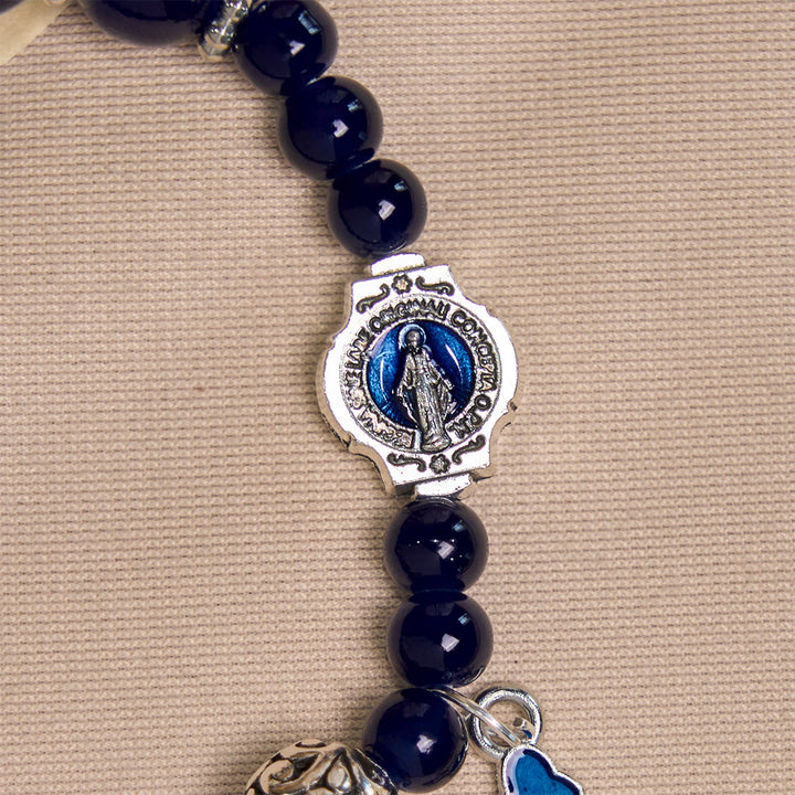 Christianartworkshop Elegante tiefblaue Perlenarmbänder mit Kruzifix und Wundertätiger Medaille - image 6