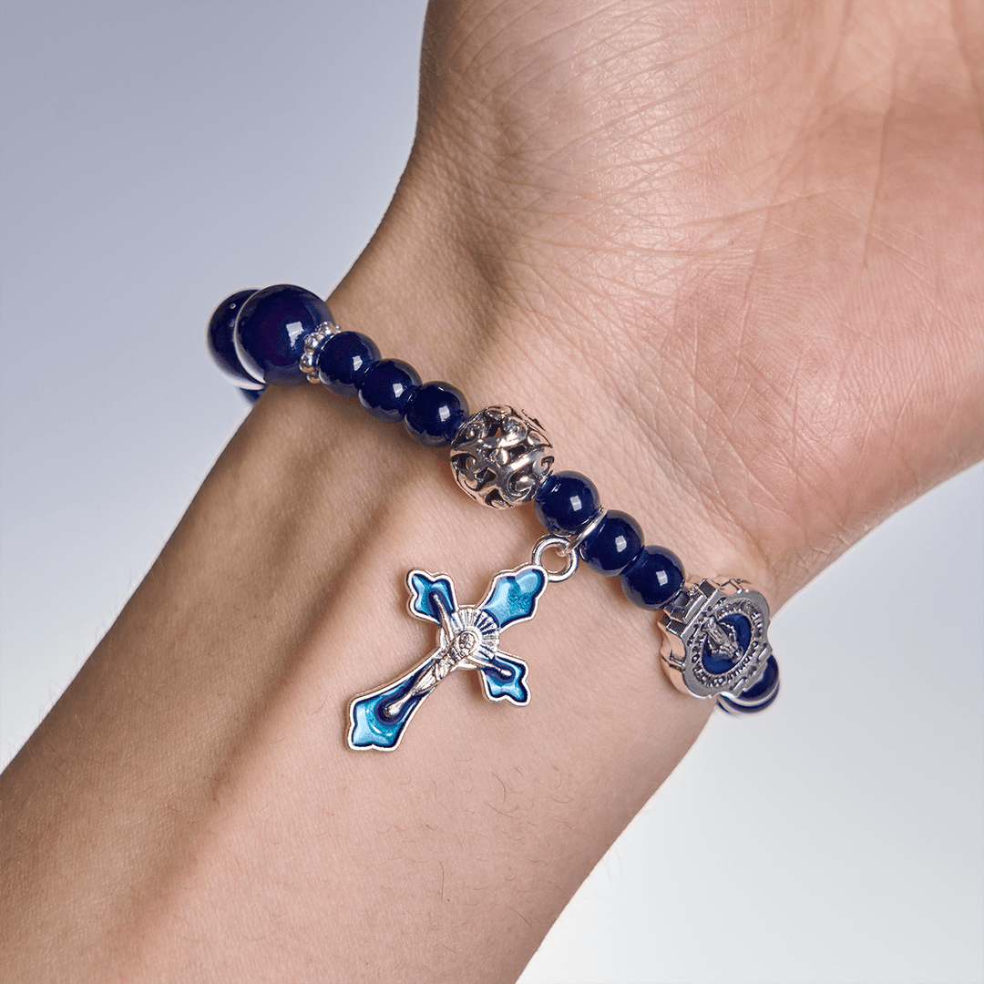 Christianartworkshop Elegante tiefblaue Perlenarmbänder mit Kruzifix und Wundertätiger Medaille - image 2