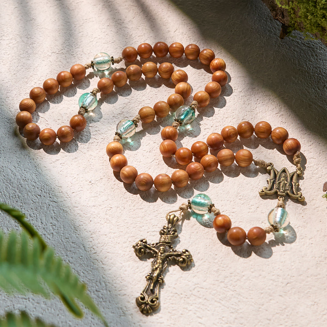 Christianartworkshop Klassischer Thuja-Rosenkranz aus braunem Holz mit hellgrünen Perlen und Unserer Lieben Frau - Wundertätige Medaille & Kruzifix - image 1