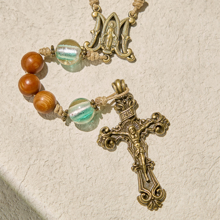 Christianartworkshop Klassischer Thuja-Rosenkranz aus braunem Holz mit hellgrünen Perlen und Unserer Lieben Frau - image 7