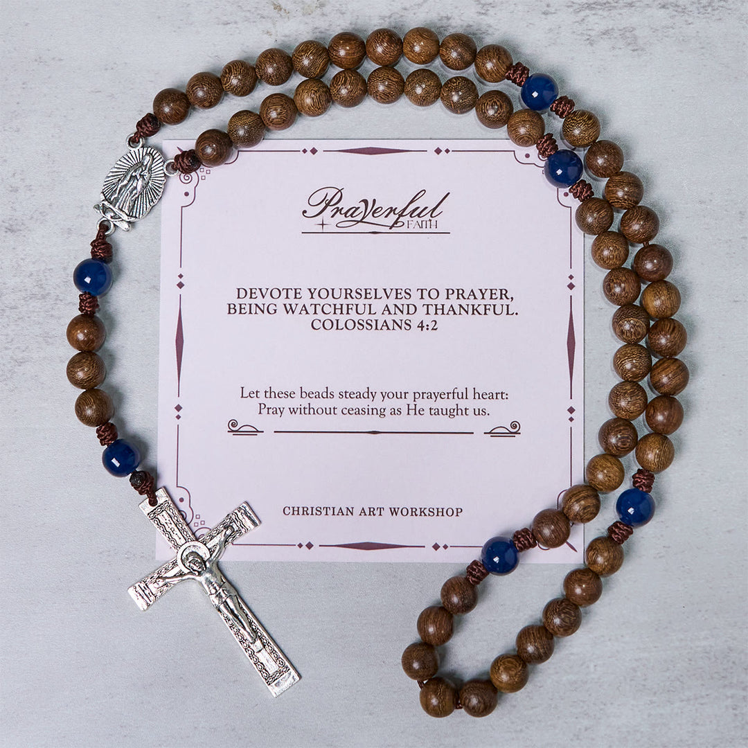 Christianartworkshop GEBETSVOLLER GLAUBE: Handgefertigter Rosenkranz aus goldenem Sandelholz mit Unserer Lieben Frau von Guadalupe - GEBETSVOLLER GLAUBE - image 0