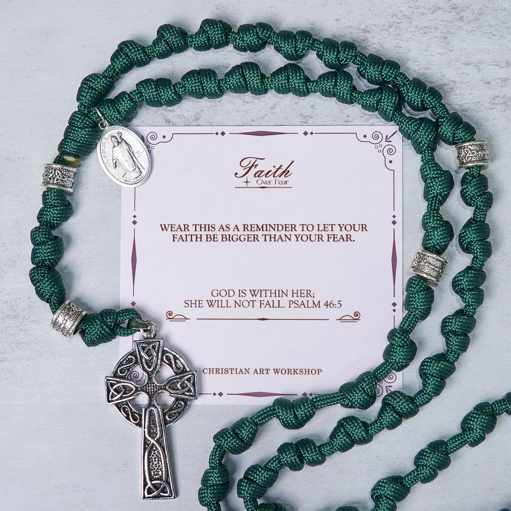 Christianartworkshop GEBETSVOLLER GLAUBE: St. Patrick Medaille Dunkelgrün Handgefertigter Paracord-Rosenkranz mit Knoten - GLAUBE STATT ANGST - image 2